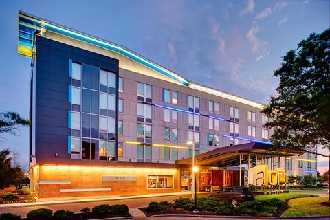 Aloft Philadelphia Airport exterior