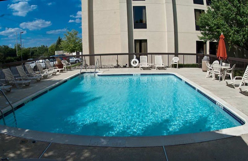 Hampton Inn by Hilton Philadelphia International Airport exterior
