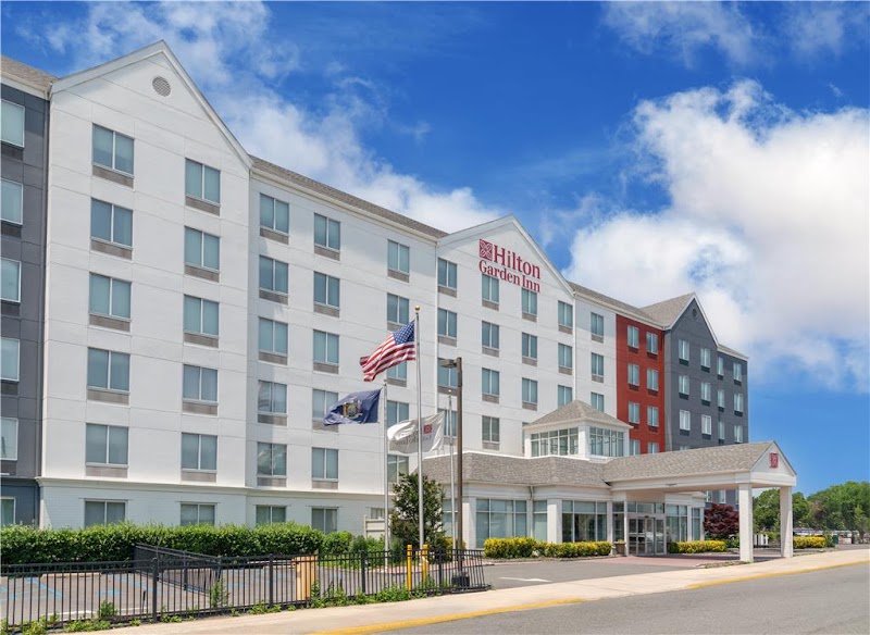 Hilton Garden Inn Queens JFK Airport exterior