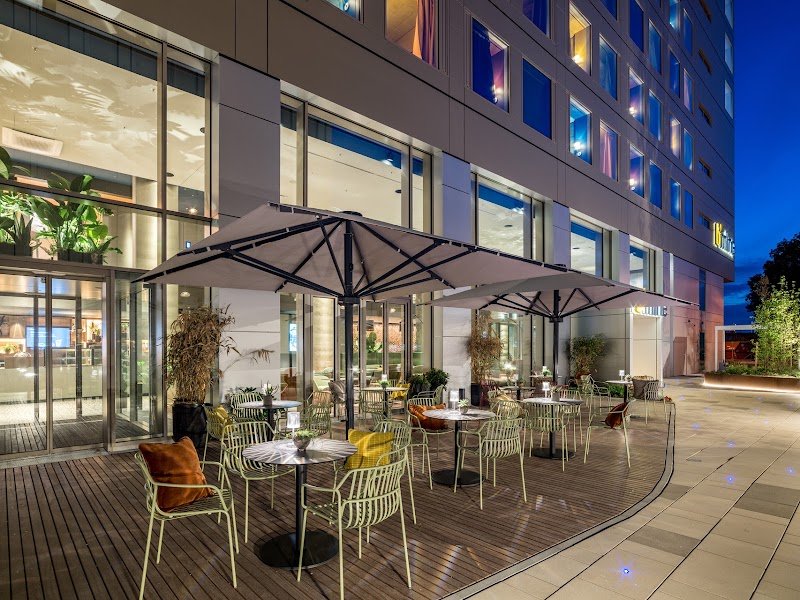 b'mine Frankfurt Airport hotel exterior